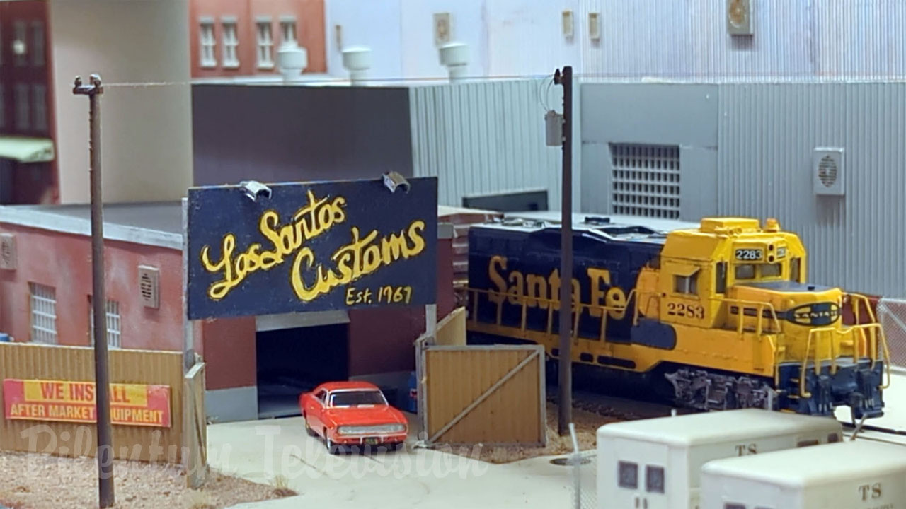 Los Angeles HO Scale Model Railroad Layout - Atlas, Athearn, Walthers and Intermountain Model Trains