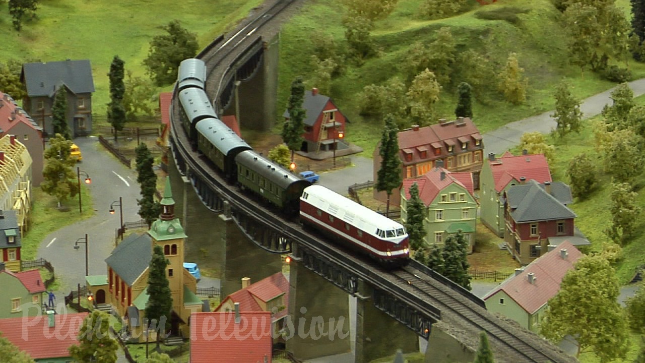 Model railway layout of 500 square meter in HO scale