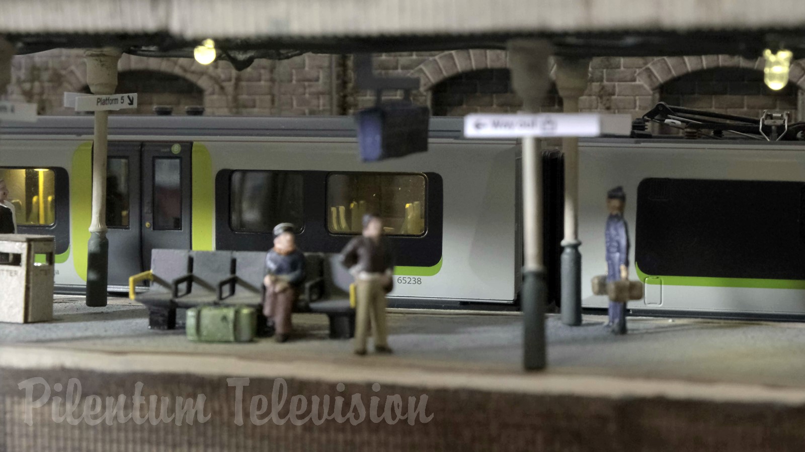 British Railway Modelling - Hornby and Bachmann Model Trains UK - OO Gauge Running Session