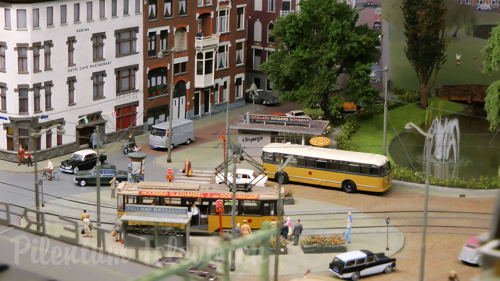 Rotterdam Centraal Railway Station - Model Rail Layout with Trams and Trains in HO Scale by Thom Raven