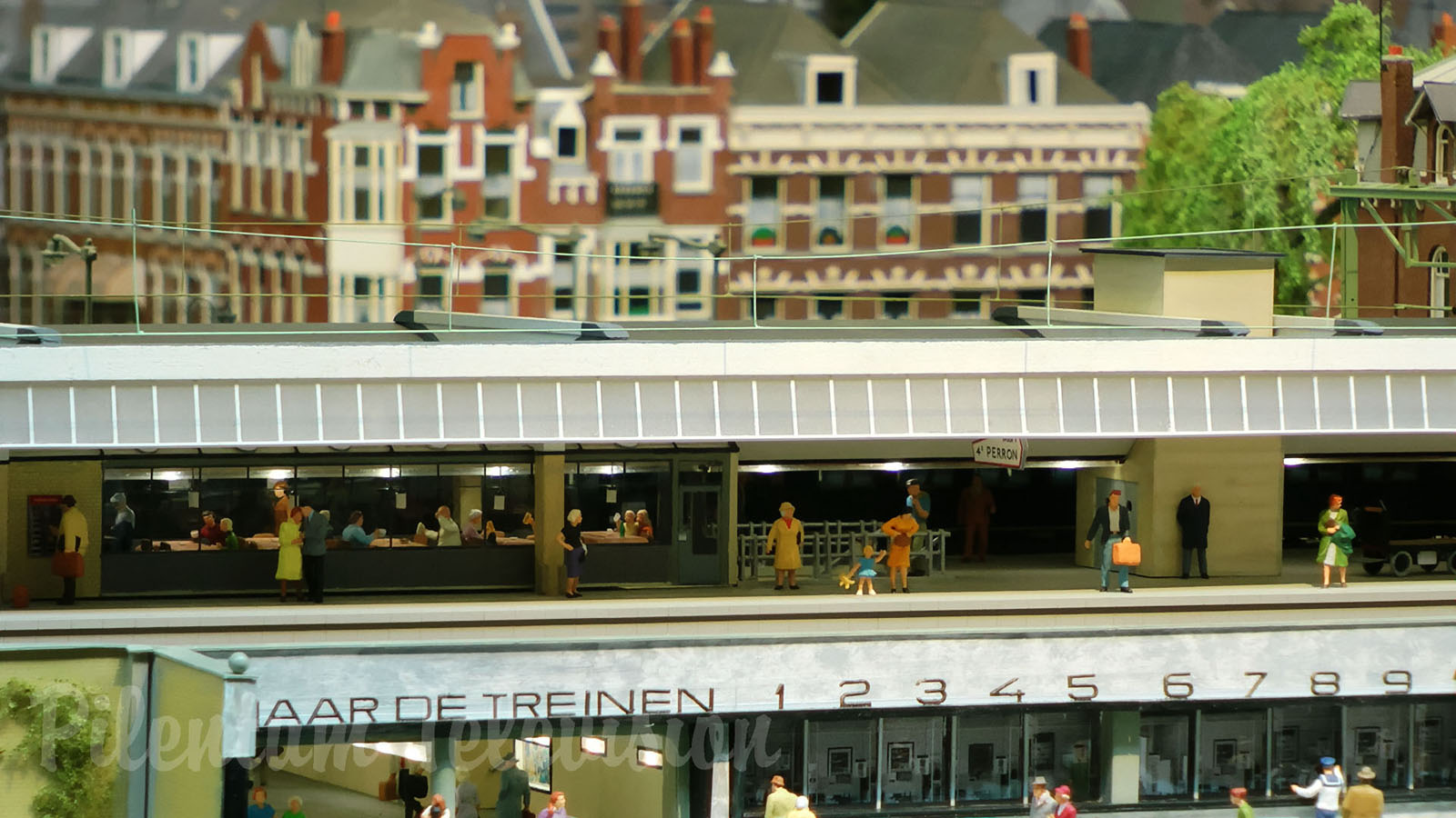 Rotterdam Centraal Railway Station - Model Rail Layout with Trams and Trains in HO Scale by Thom Raven