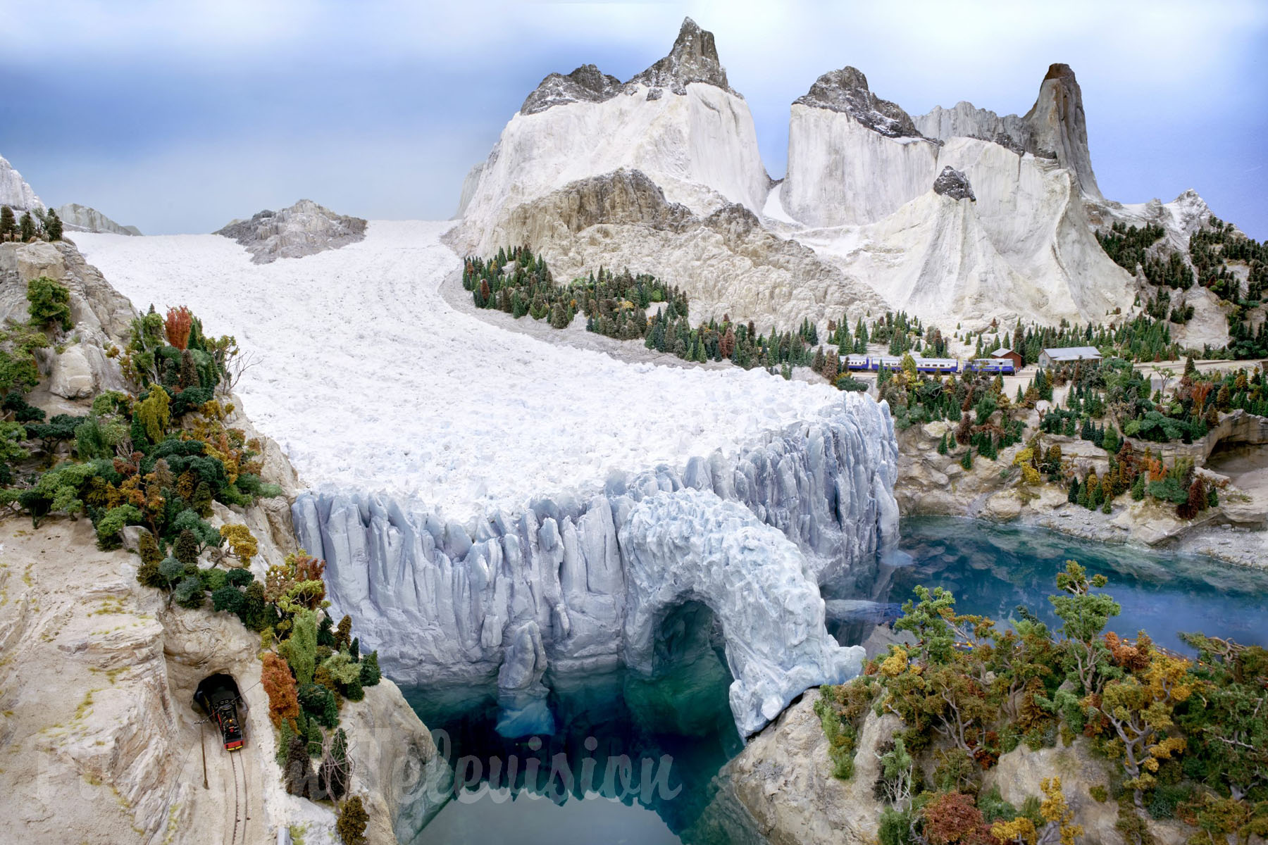 Amazing Model Railroad Layout of Patagonia - HO Scale Model Trains and Model Ships