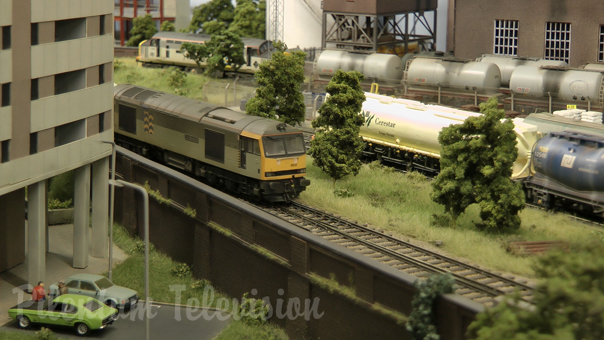 British railway modelling and excellently weathered trains on Farkham’s model railroad layout