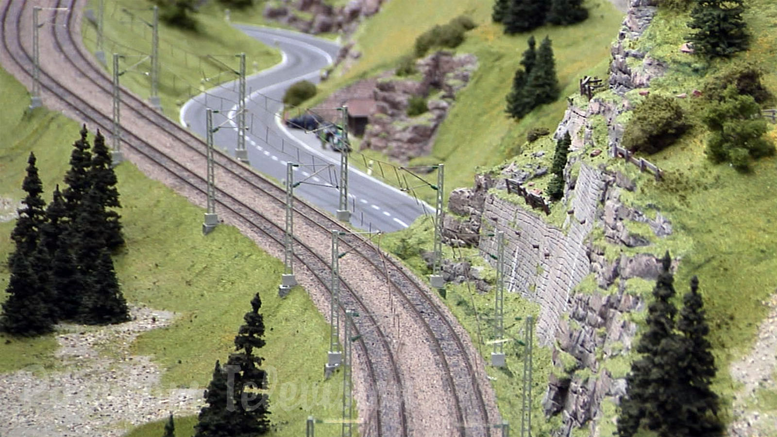 Fleischmann HO Scale Model Railroads and Trains - Realistic Model Train Layout built by Artist Bernhard Stein