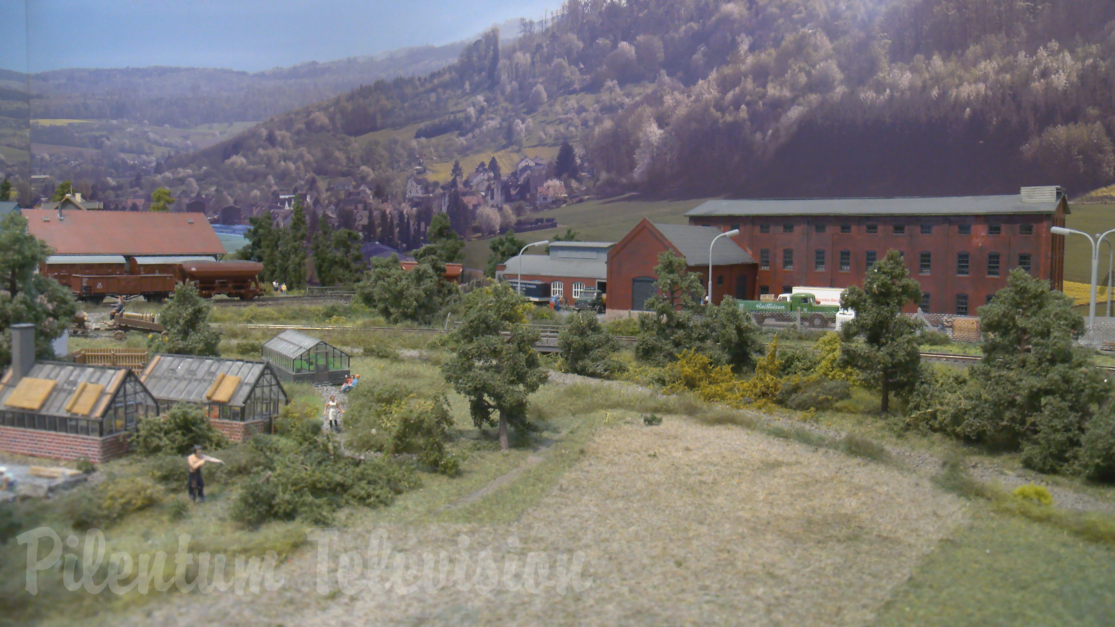 JVC GY-HC 550 4K Camera Test and Review: Video Footage of Model Railways and Model Railroads