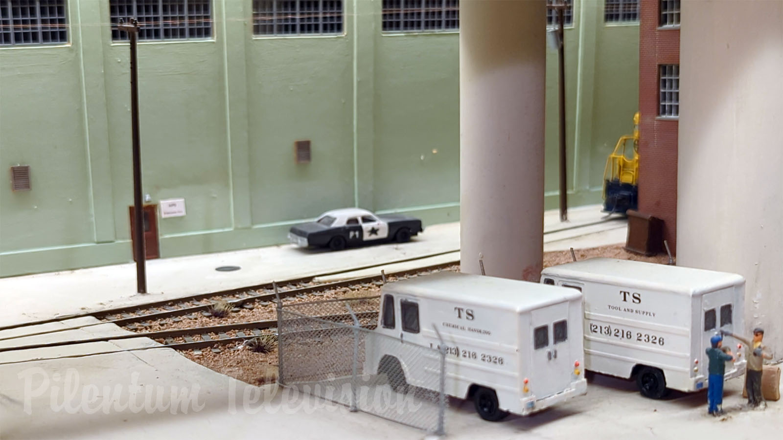 Los Angeles HO Scale Model Railroad Layout - Atlas, Athearn, Walthers and Intermountain Model Trains