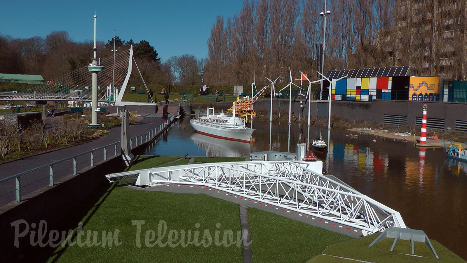 Madurodam Walking Tour - Model Train Miniature Park and Scale Model Cars and Aircraft and Ship