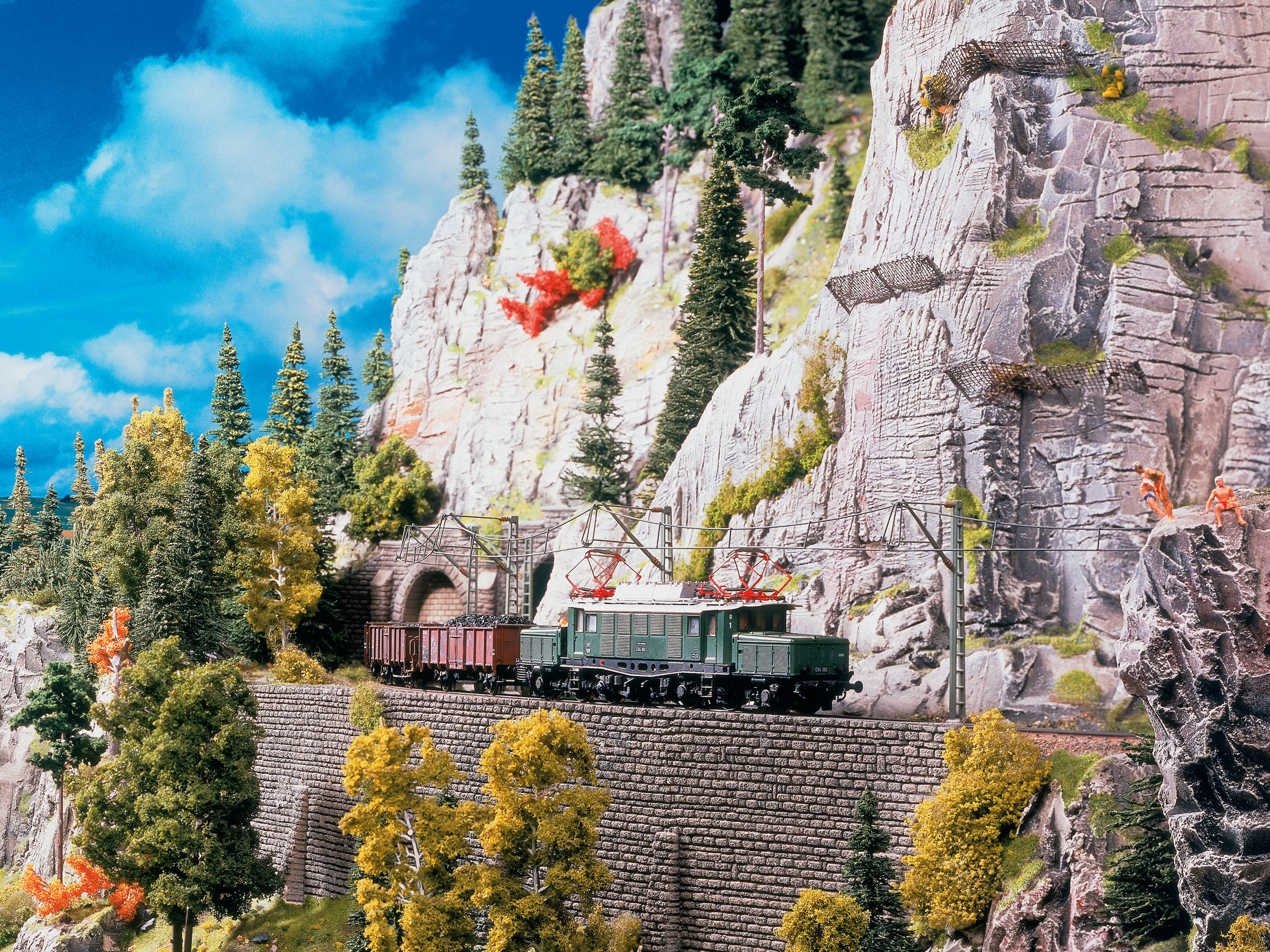 modellismo ferroviario, ferromodellismo, fermodellismo - Fascinating video of the world’s largest HO scale model railway layout - Miniatur Wunderland Germany