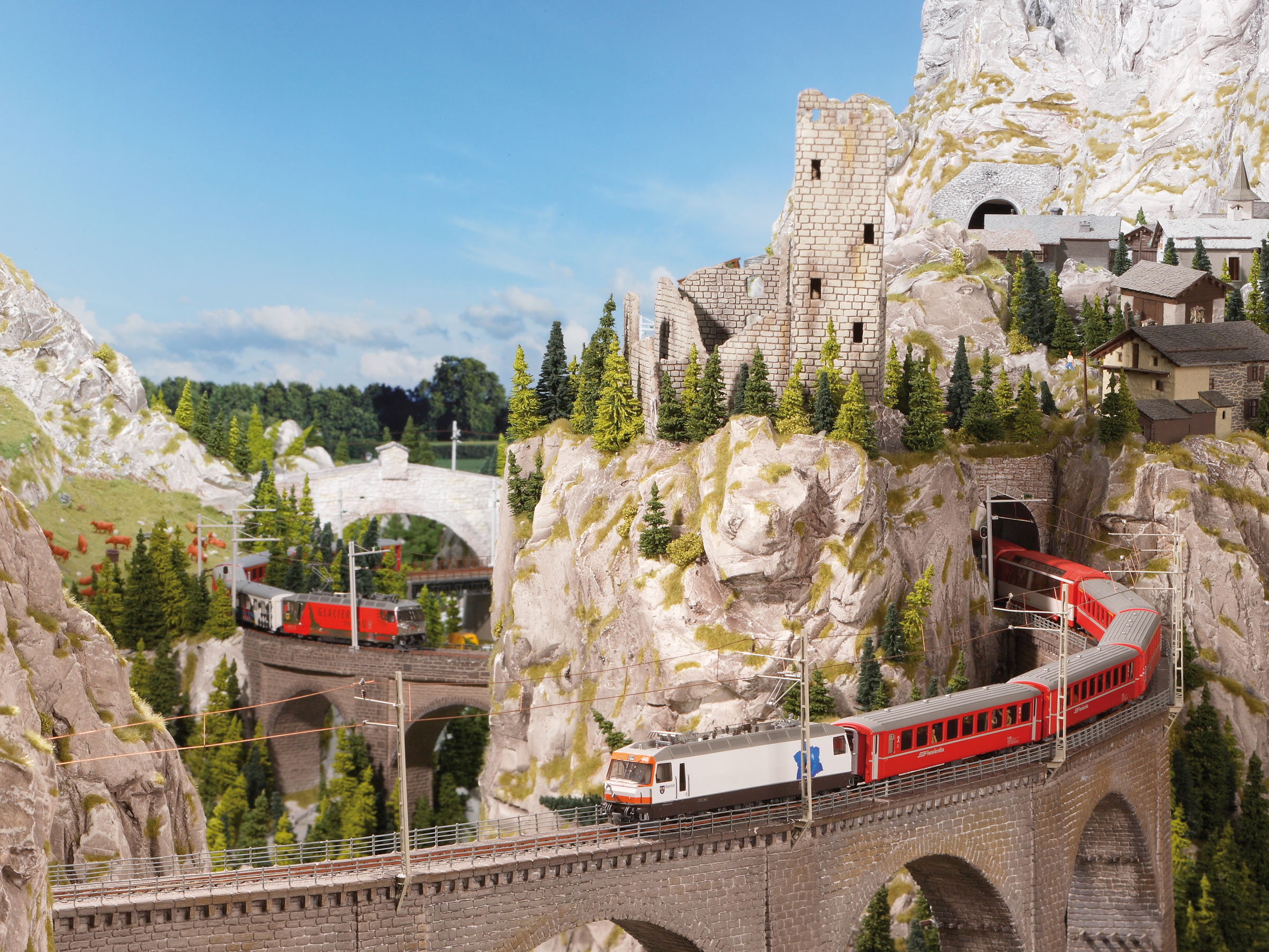 modeltrein, modelbaan, Макет железной дороги - Fascinating video of the world’s largest HO scale model railway layout - Miniatur Wunderland Germany