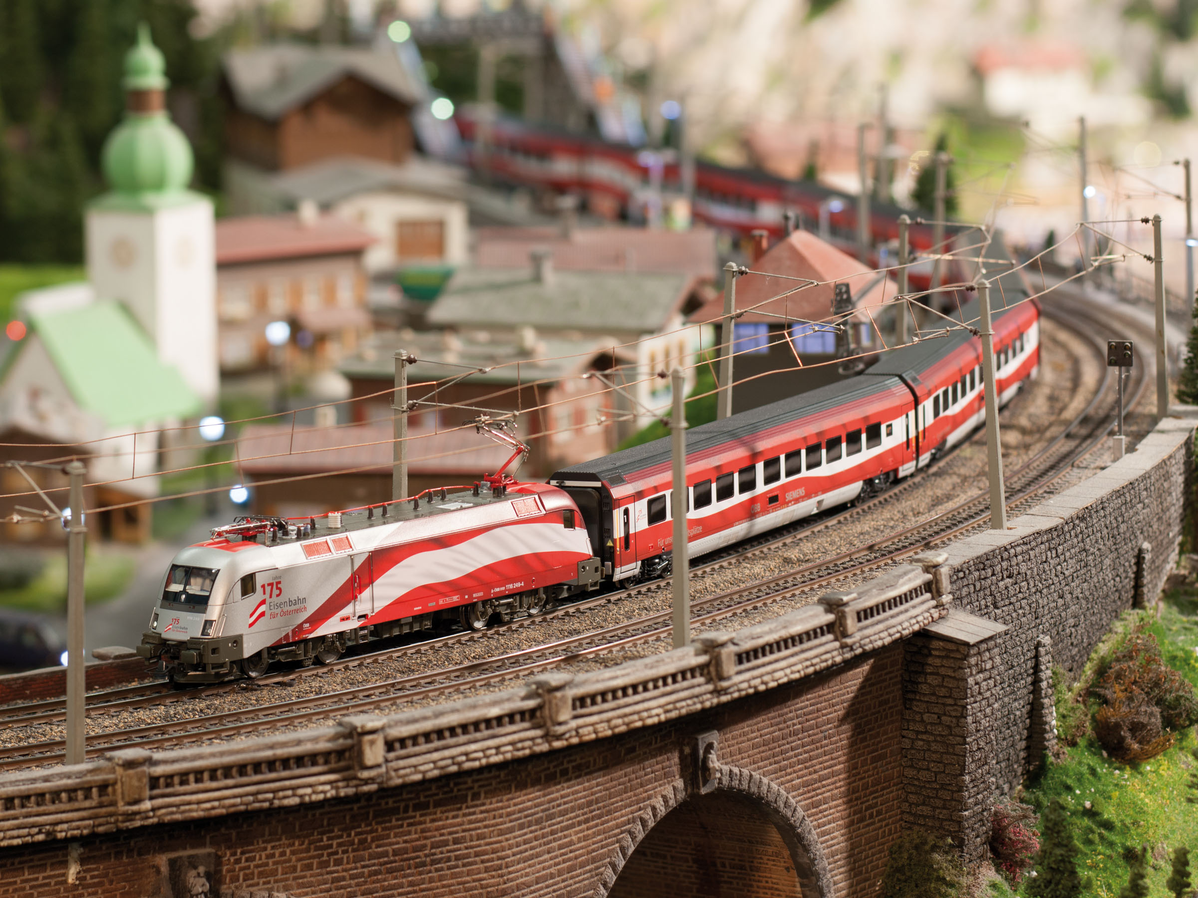 pienoisrautatie, Макет залізниці, Моделі поїздів - Fascinating video of the world’s largest HO scale model railway layout - Miniatur Wunderland Germany