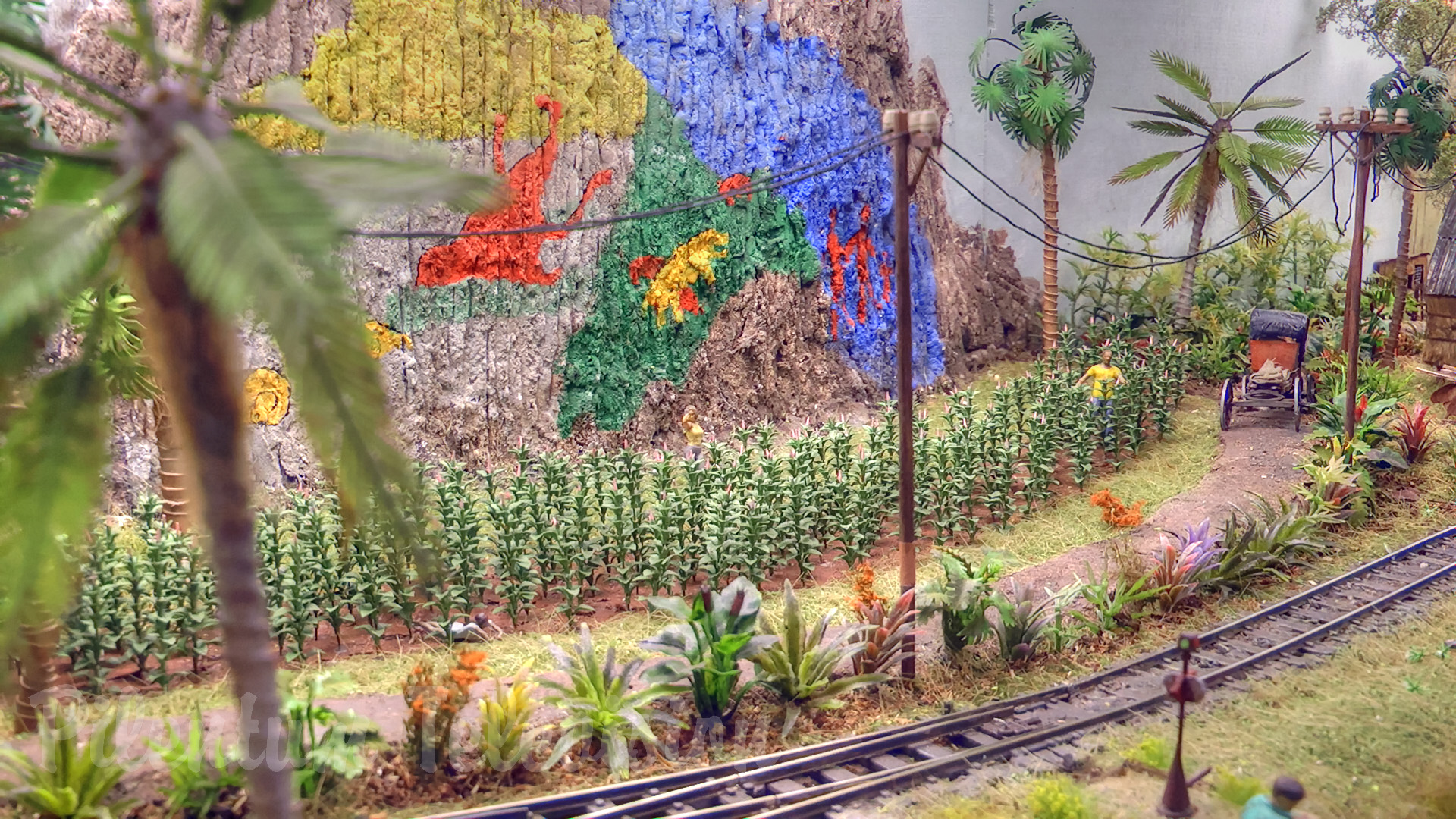 Model Railroad Diorama of Cuba - Scratch Building and Railway Modelling at its Best - On30 Layouts