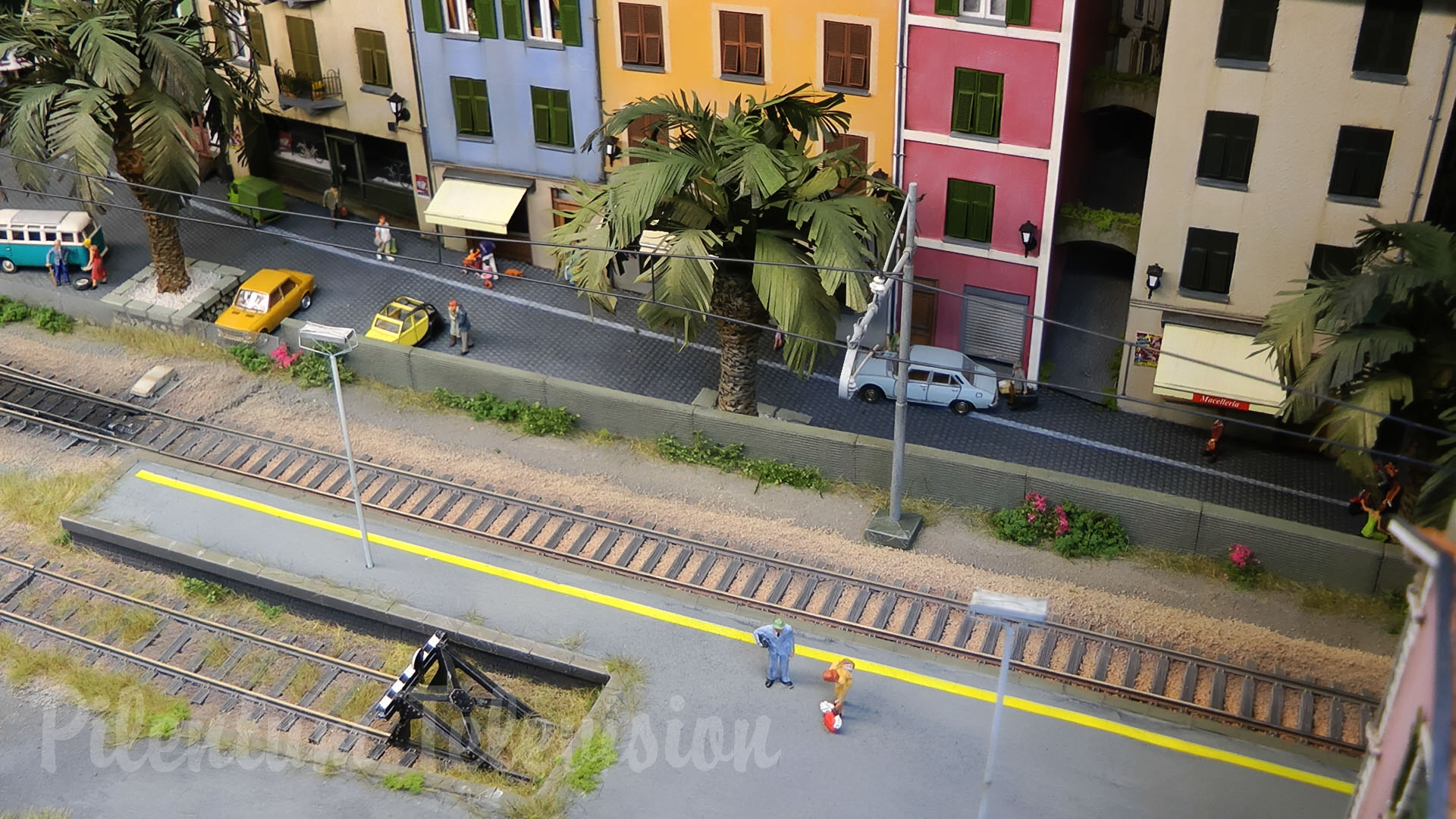 Model Railroad of Italy - Giacomo - 1/87 Scale ACME and Rivarossi Model Train Layout by Maurice Kleverwal