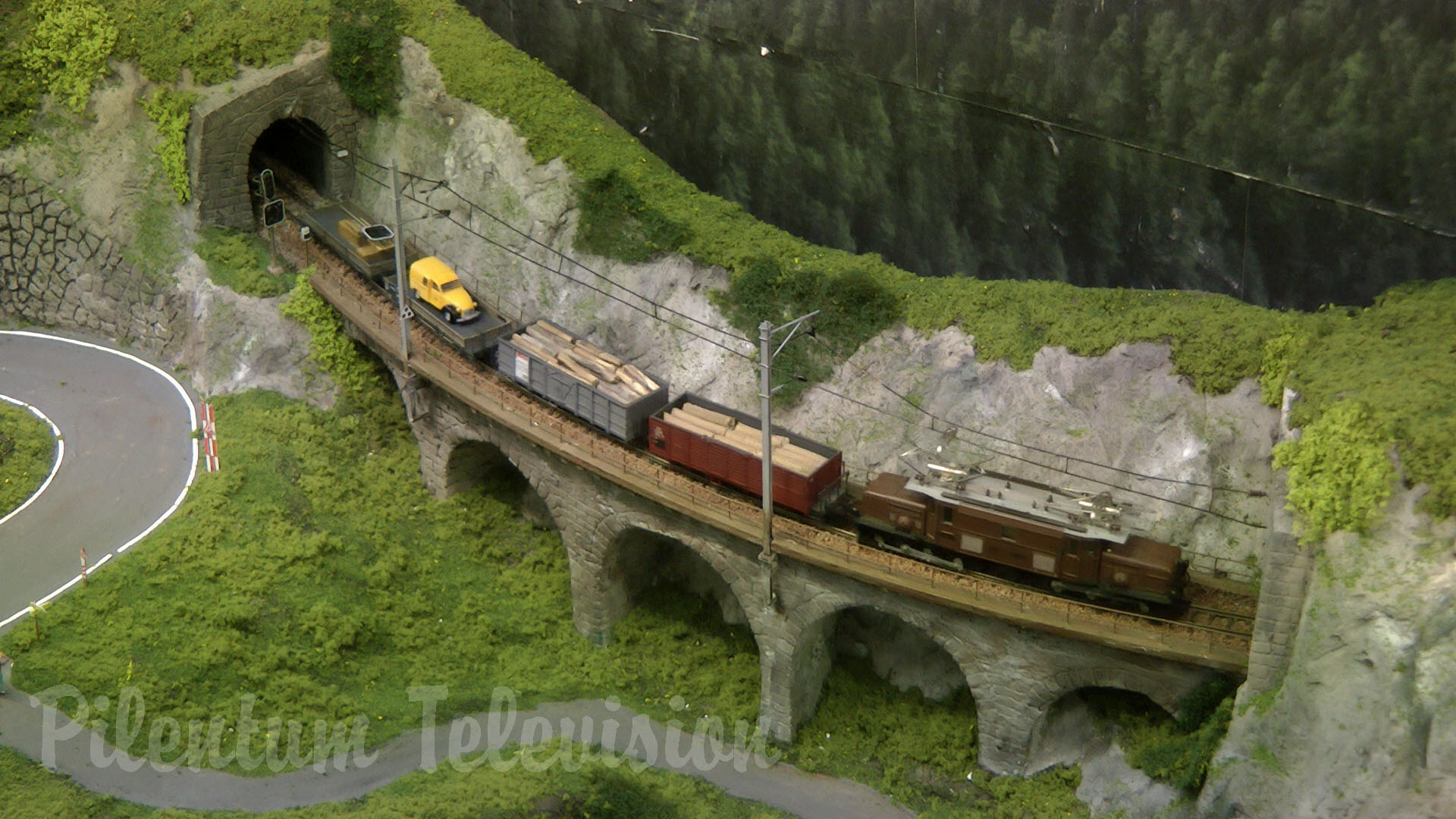 Model railroad layout of Swiss Railways in the Canton of the Grisons - Narrow gauge HO model trains