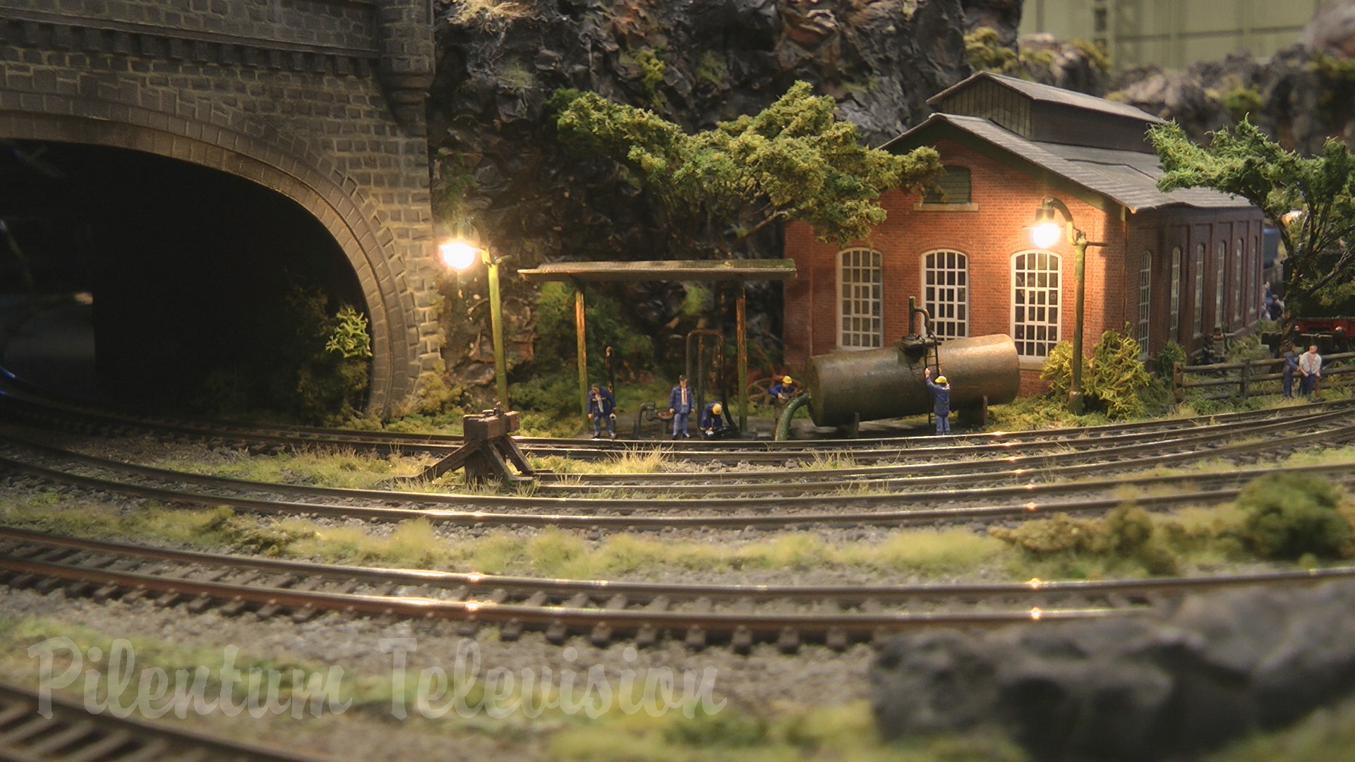 Model Railroading in N Scale: The Rockcliffe Layout by David and John Riddle