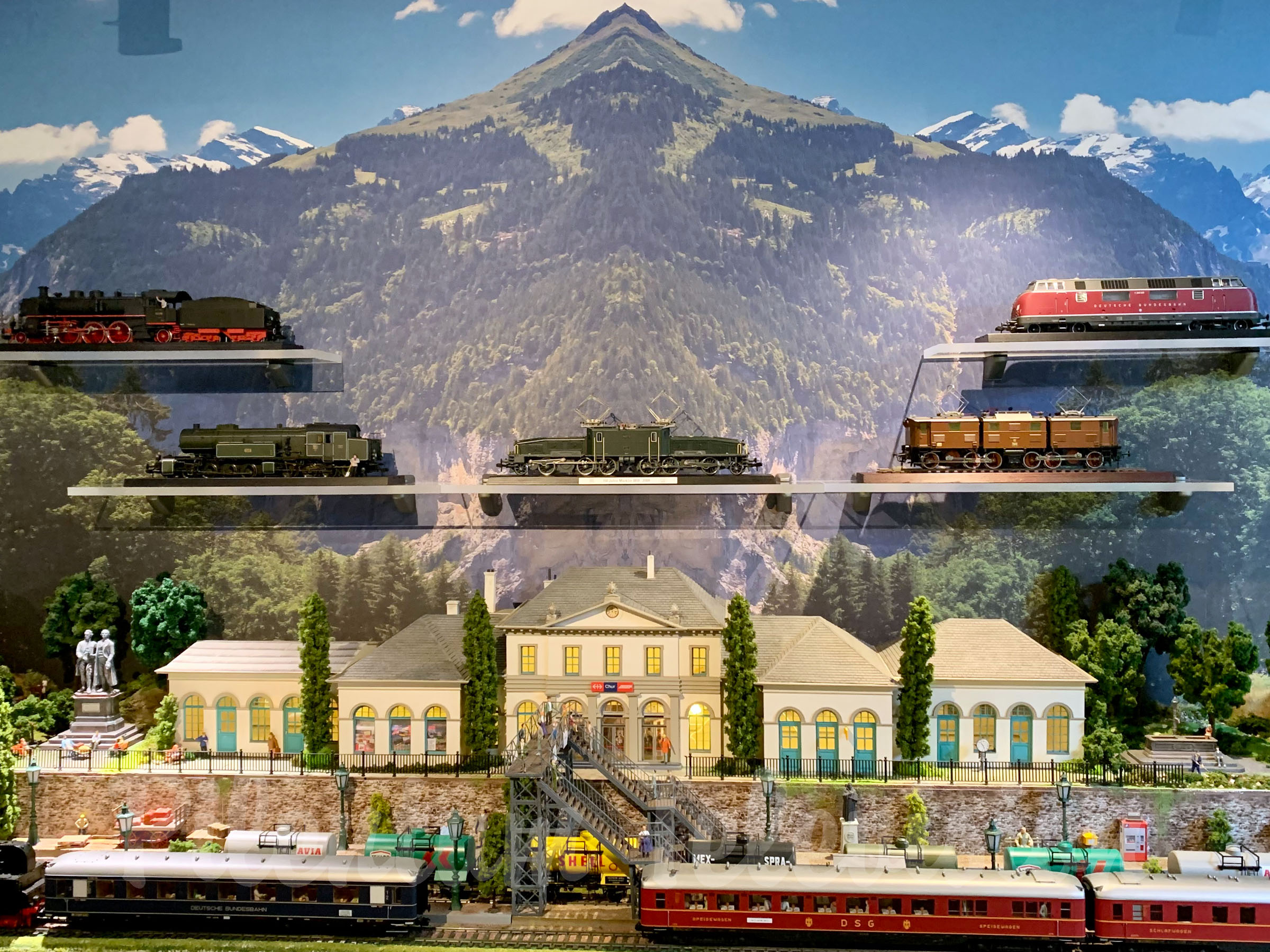 Model Train Paradise for Steam Locomotive - Arnold’s Märklin Model Railroad in Gauge 1 (1:32 Scale)