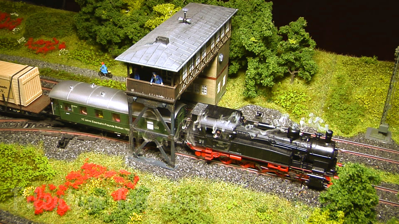 Modular Model Train Layout in HO Scale with Sexy Scenery