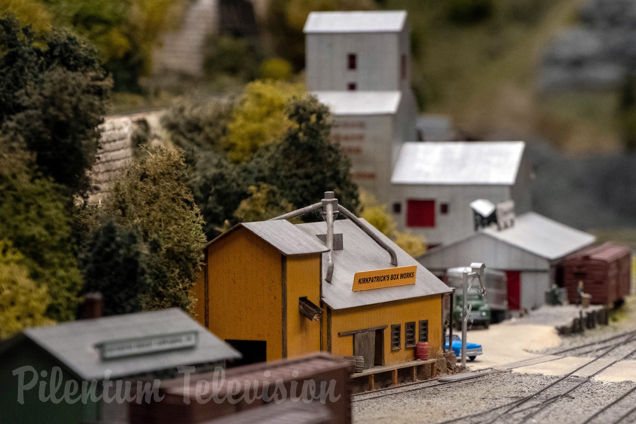 One of the most Picturesque and Largest Model Railroad Layouts in the United States - Cab Ride Layout Tour