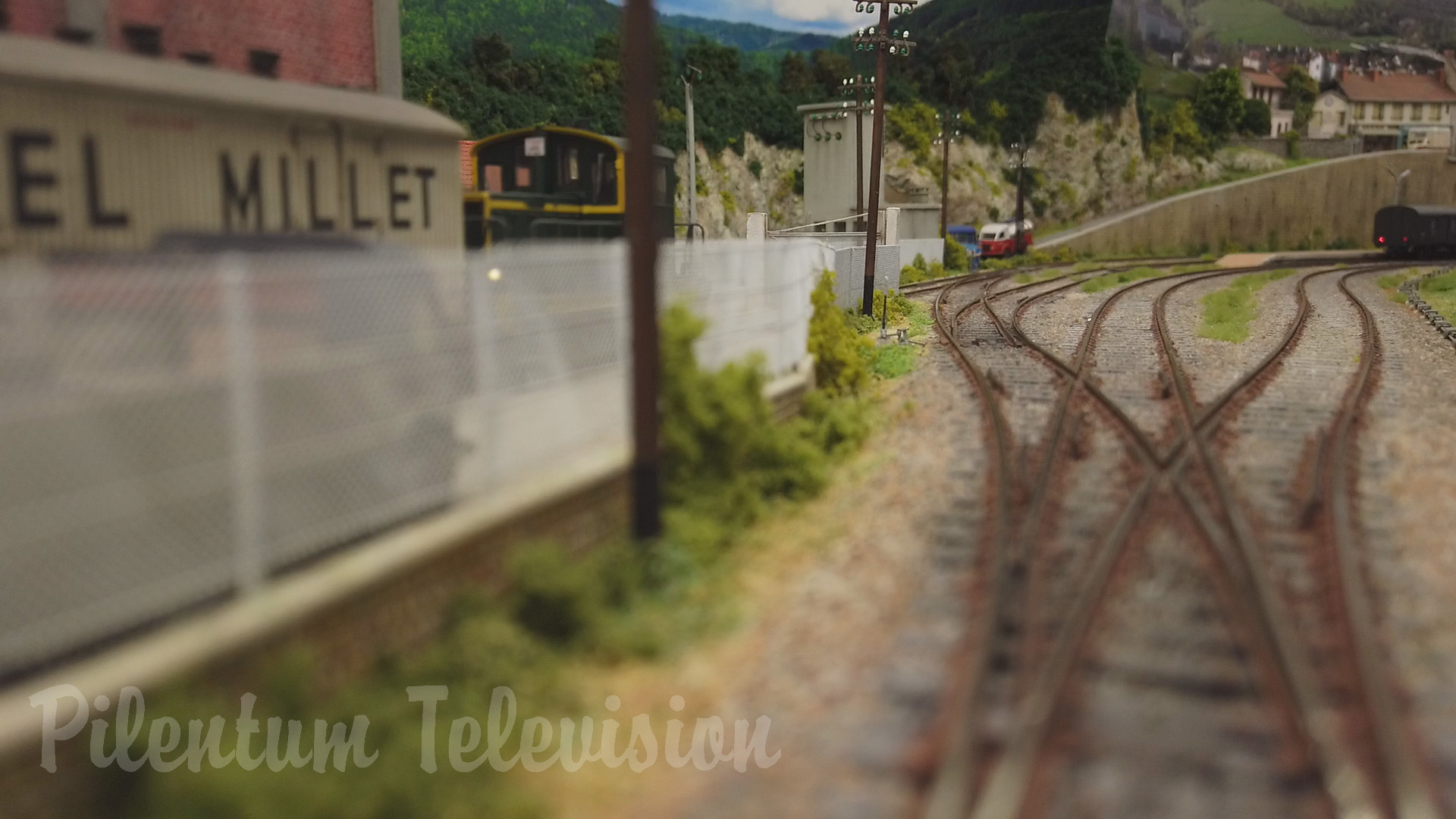One of the most beautiful and largest model railways in France - Renaud Yver 's HO scale MRR layout