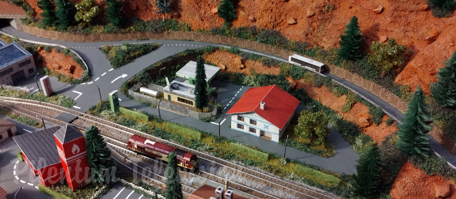 One of the Smallest Model Train Layouts - Micro Model Railroad in T Gauge by Richard Kříž