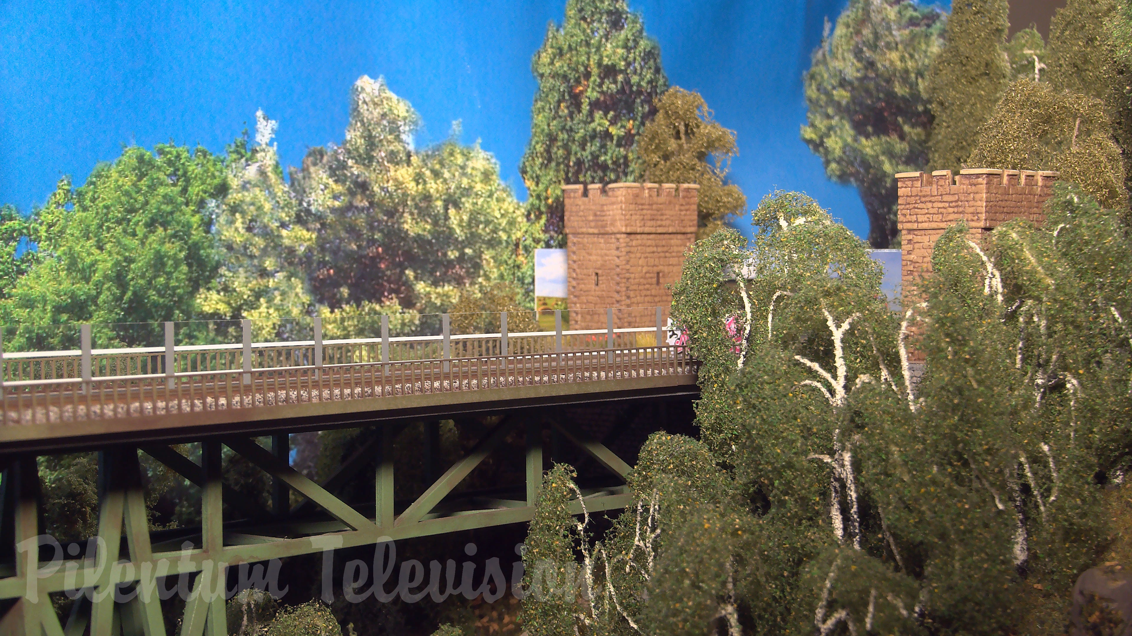 The Highest Railway Bridge of Germany - Modular Model Railroad Layout with TT Scale Trains